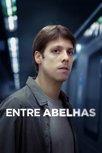 Entre Abelhas (A Man Amidst Bees)