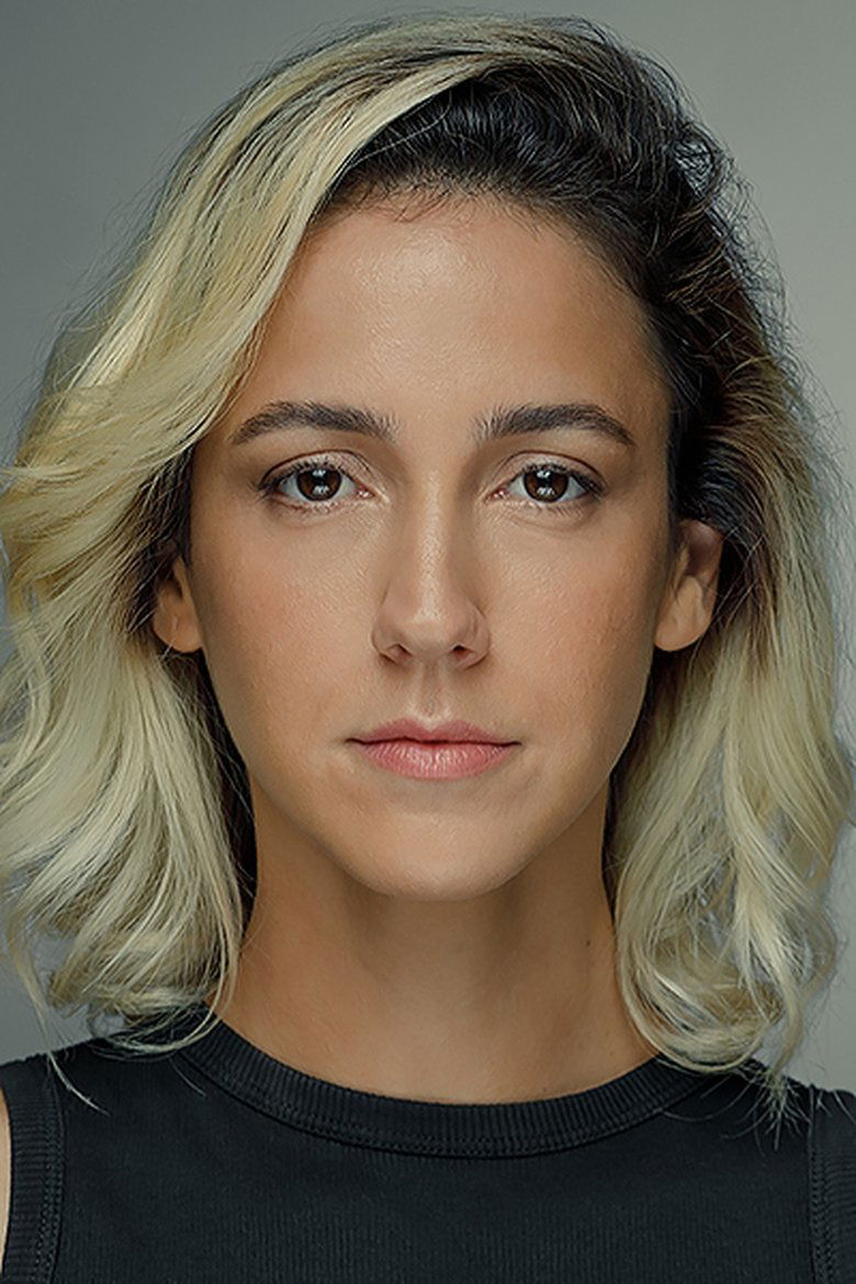 Camila Márdila